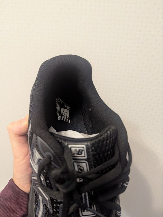 New Balance 740 black