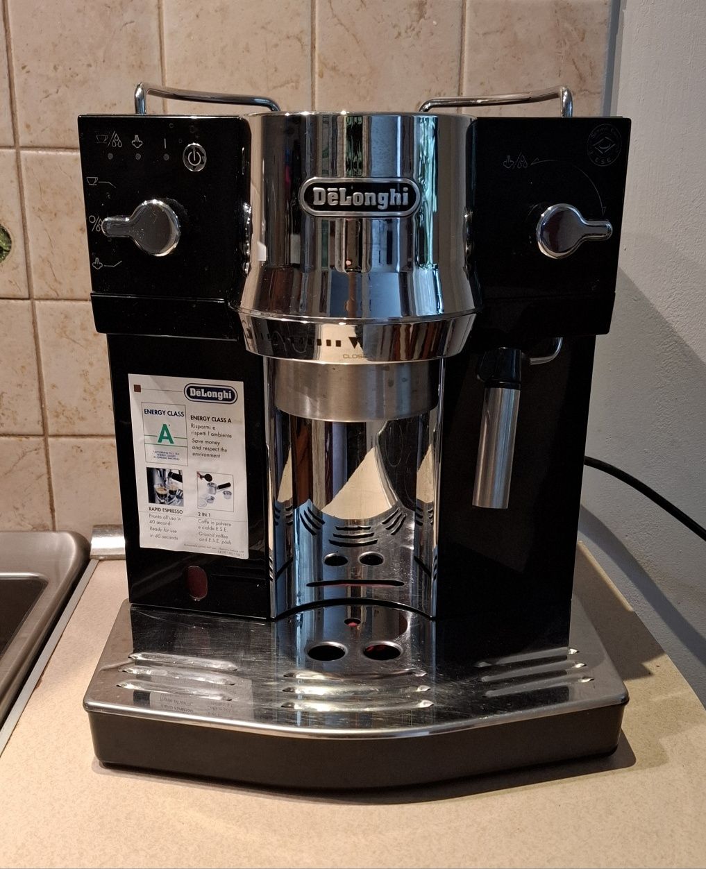Kolbowy ciśnieniowy Ekspres do kawy Delonghi EC 820.b
