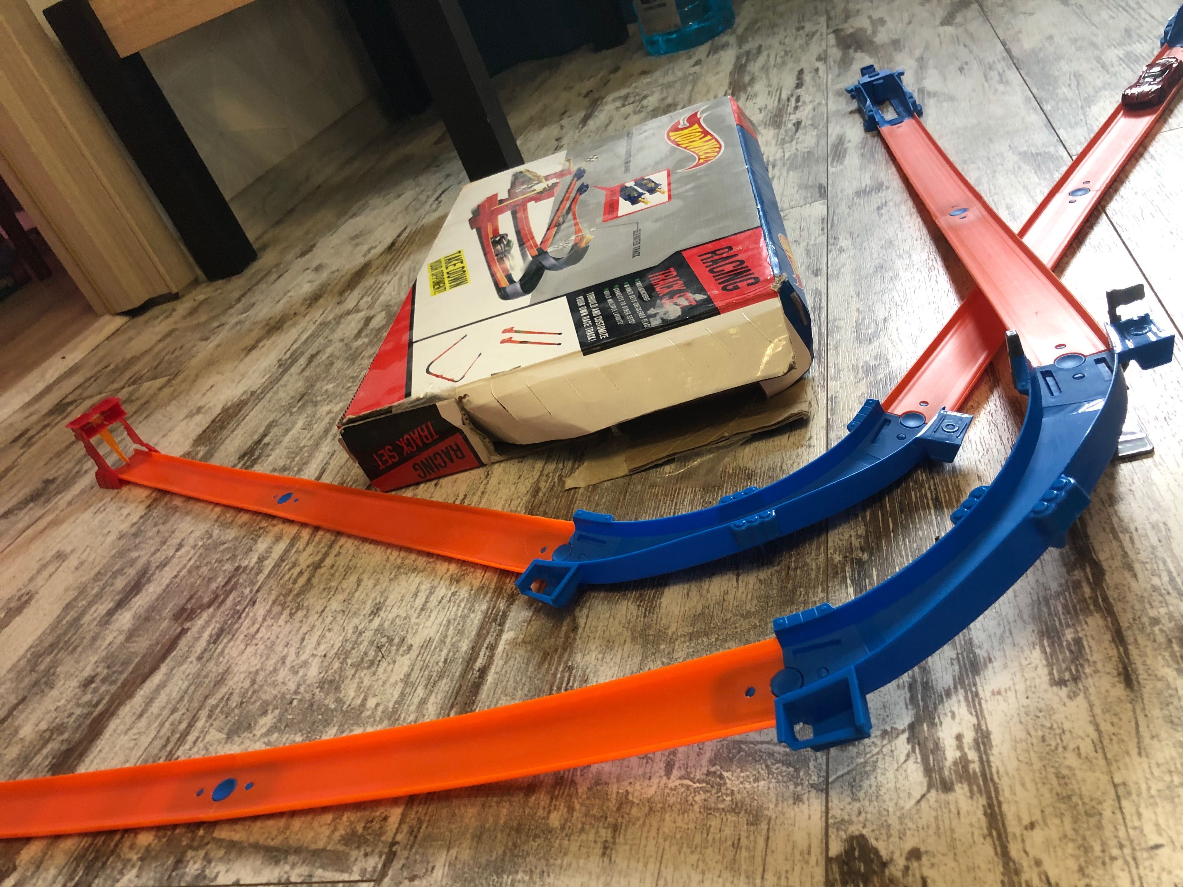 Продам трек, траса для автомобілів Супер гонки Hot Wheels