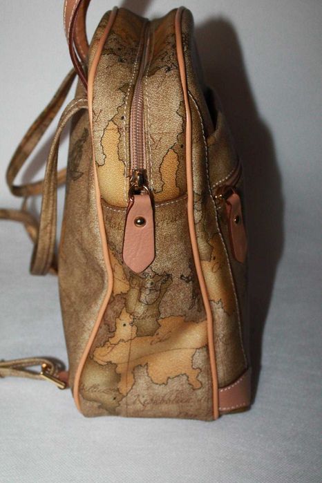 Якісний рюкзак. Принт -карта