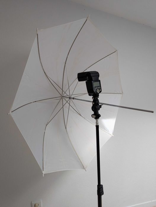 2 Yongnuo Speedlites/Wireless Flash Trigger/Softbox/Lightstand + mais