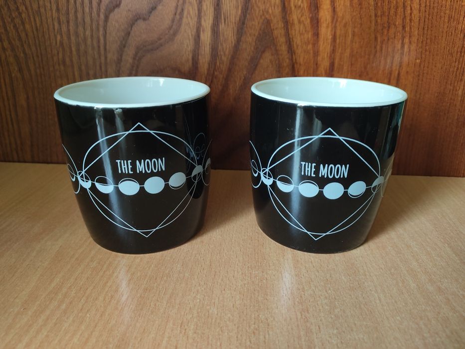 Czarny kubek fazy księżyca księżyc pełnia