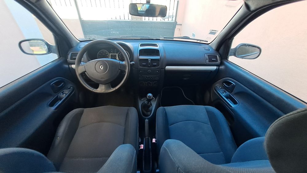 Renault Clio Cinza