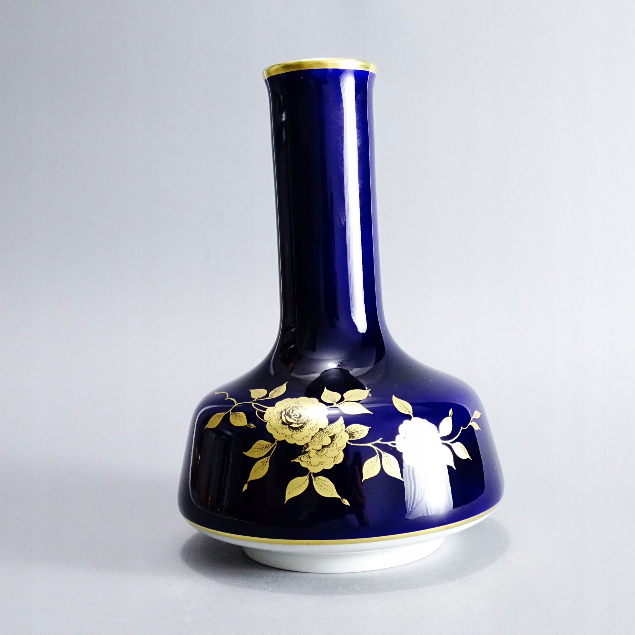 piękny kobaltowy wazon porcelanowy jaeger