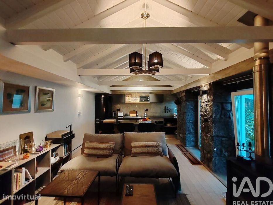 Moradia isolada T2 em Ribeiras de 175 m2