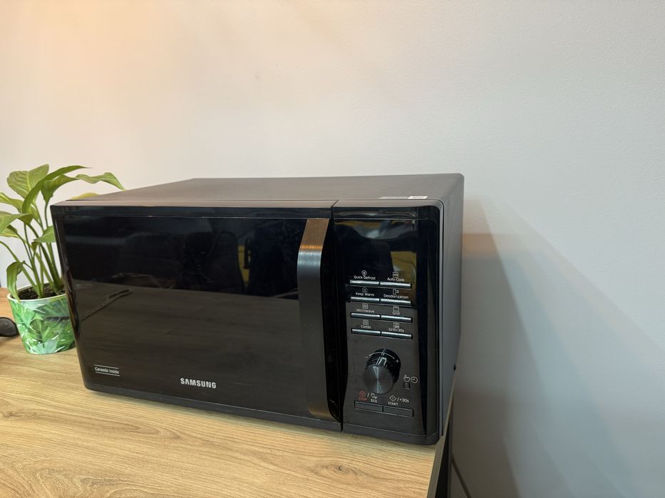 Kuchenka mikrofalowa Samaung MS23K3515GK/E2 stan bardzo dobry