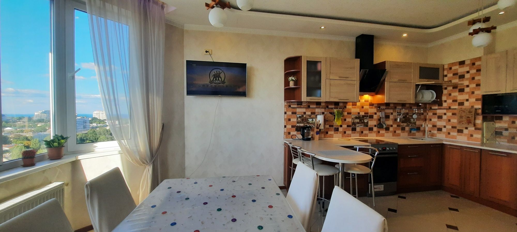 Зал/В.Центр 2кімн.85м²+кух.-студія,2сан.в;джакузі ЖК"Чудо-Місто"+укрит