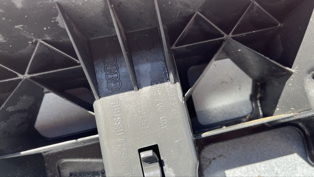 Zderzak tylni Audi A1 8x0 dyfuzor