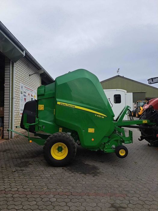 Prasa John Deere V451M