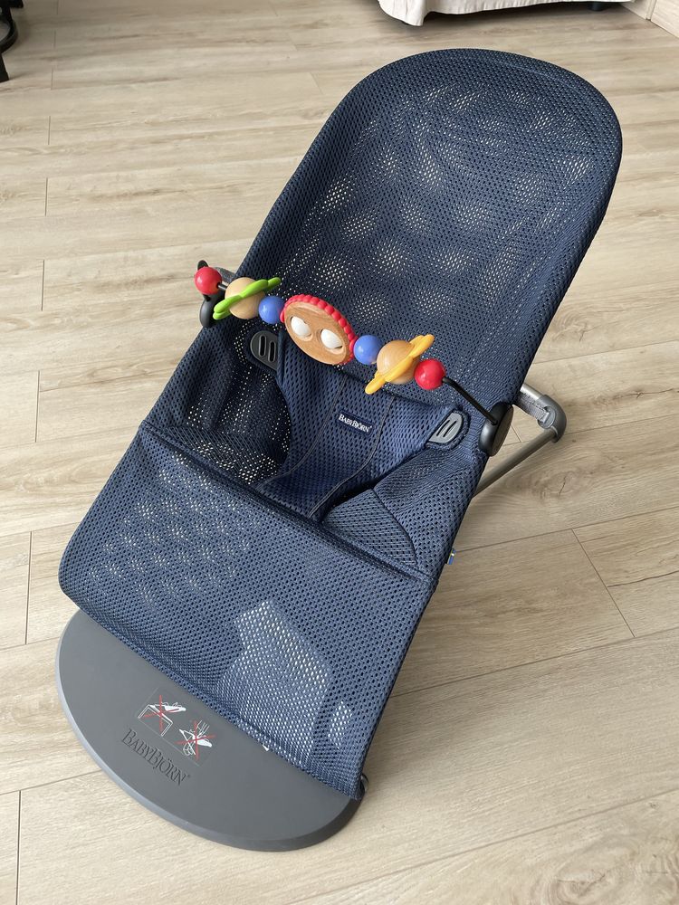 Leżaczek Babybjorn mesh granatowy