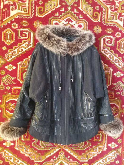 продаю зимнюю куртку- пуховик