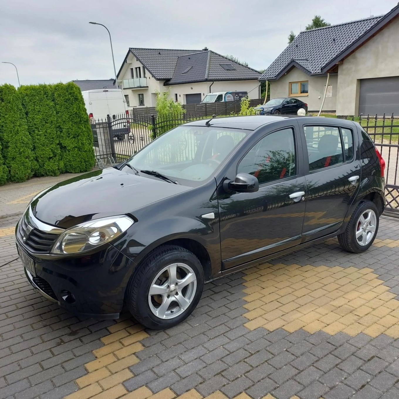 Dacia Sandero Sprzedam Dacię Sandero 1,6 rok produkcji 2009. PIERWSZY WŁAŚCICIEL