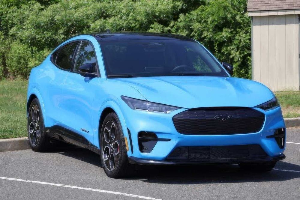 Ford Mustang Mach-E GT      2022