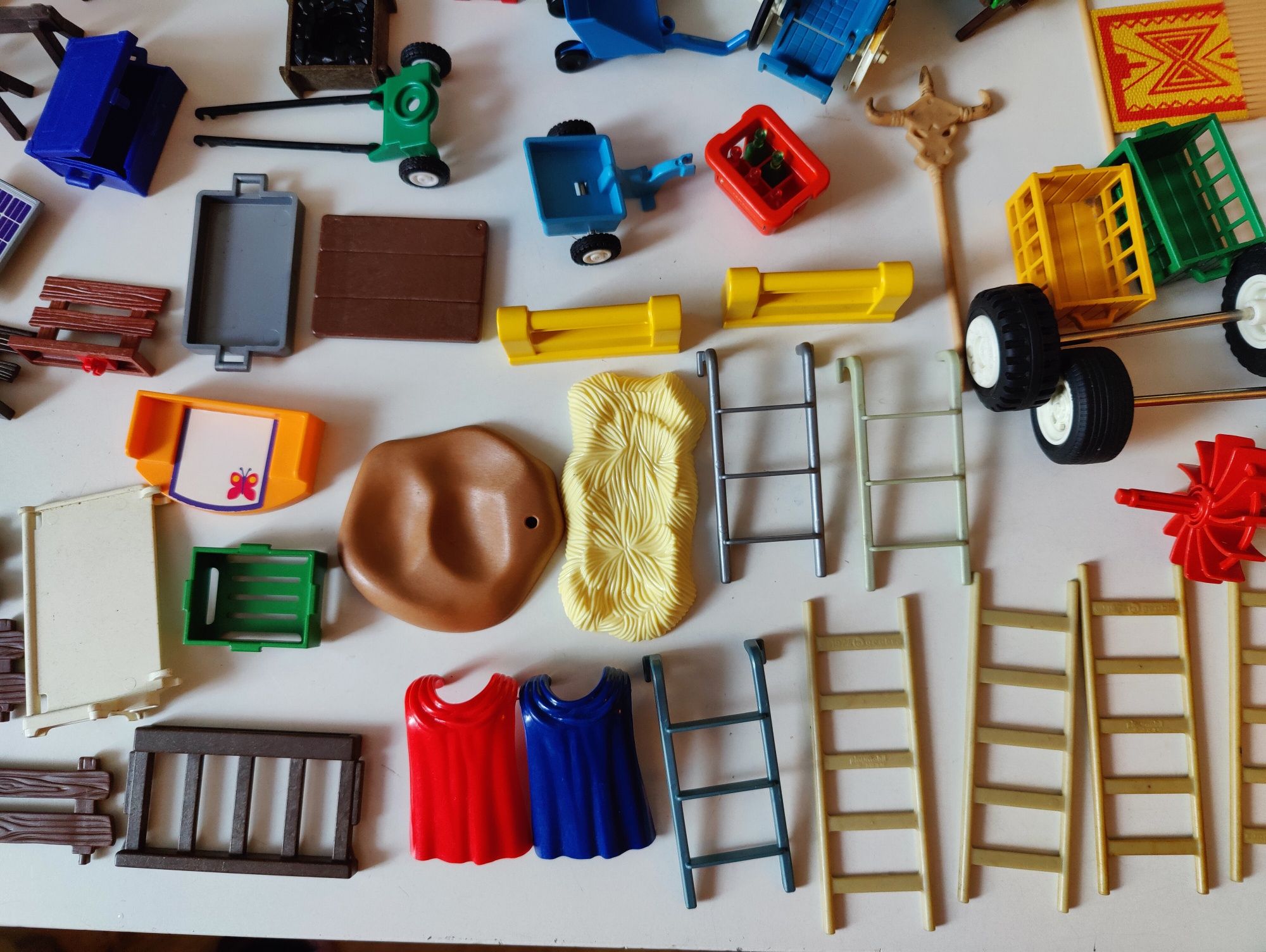 Elementy Playmobil- akcesoria, meble, ogrodzenie