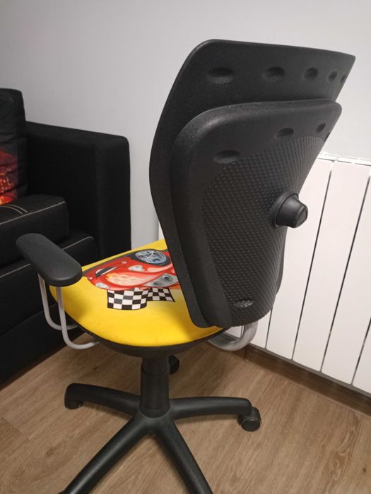 Krzesło obrotowe dla chłopca