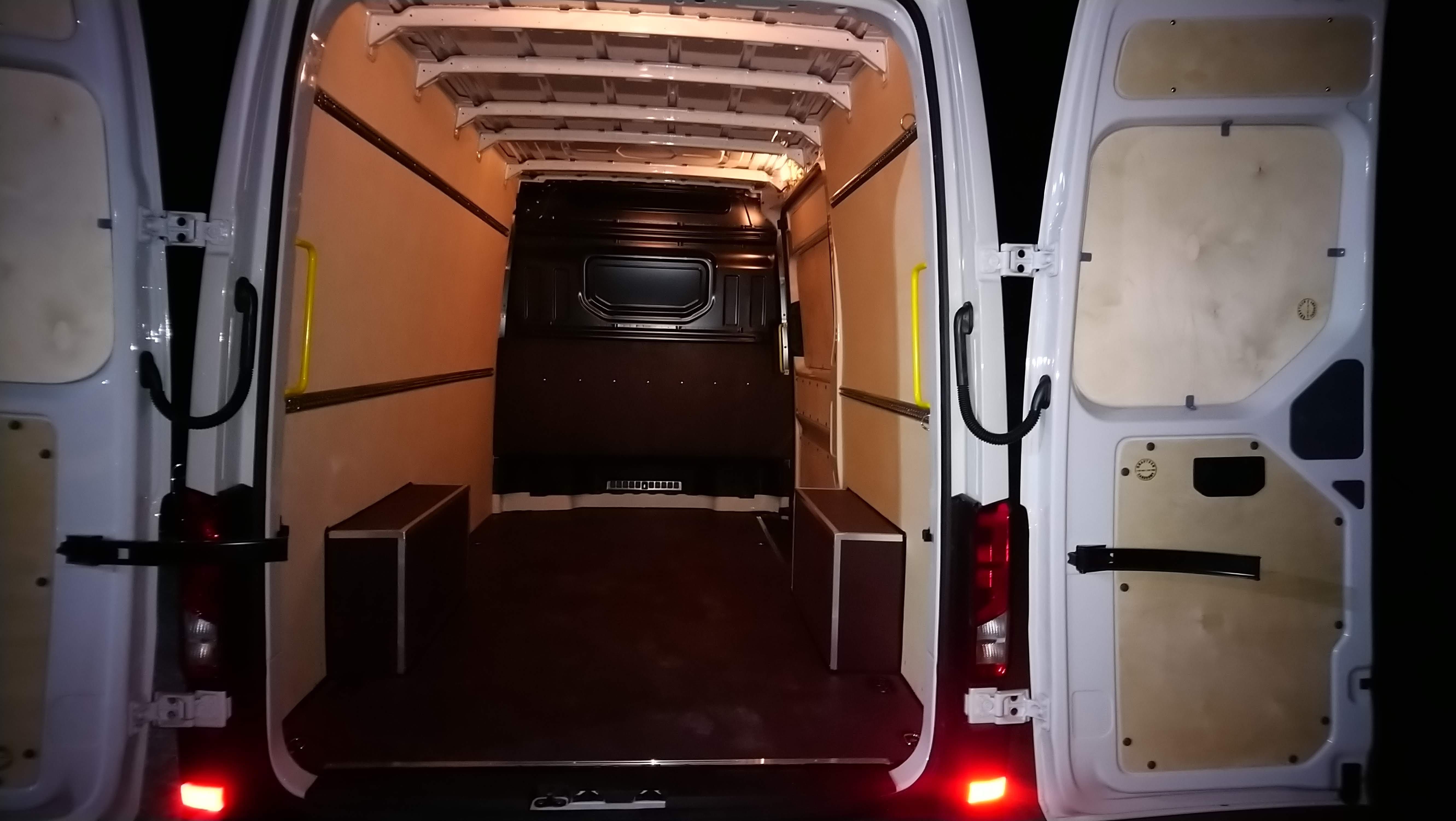 Zabudowa Samochodu Dostawczego Volkswagen Crafter L3H2 KNAUTECH