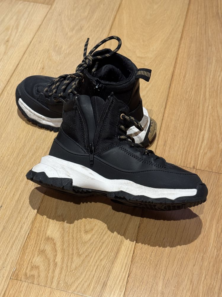 Botas da Zara de crianca