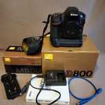 Nikon D800 z oryginalnym  uchwytem MB-D12