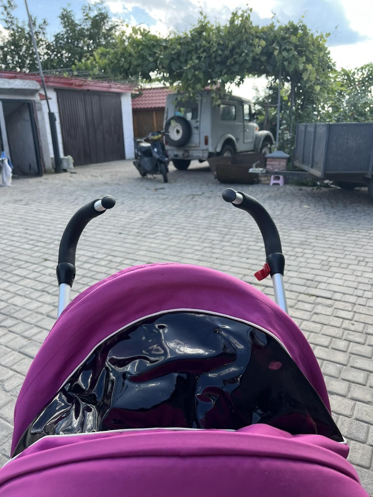 Дитяча коляска для дівчинки