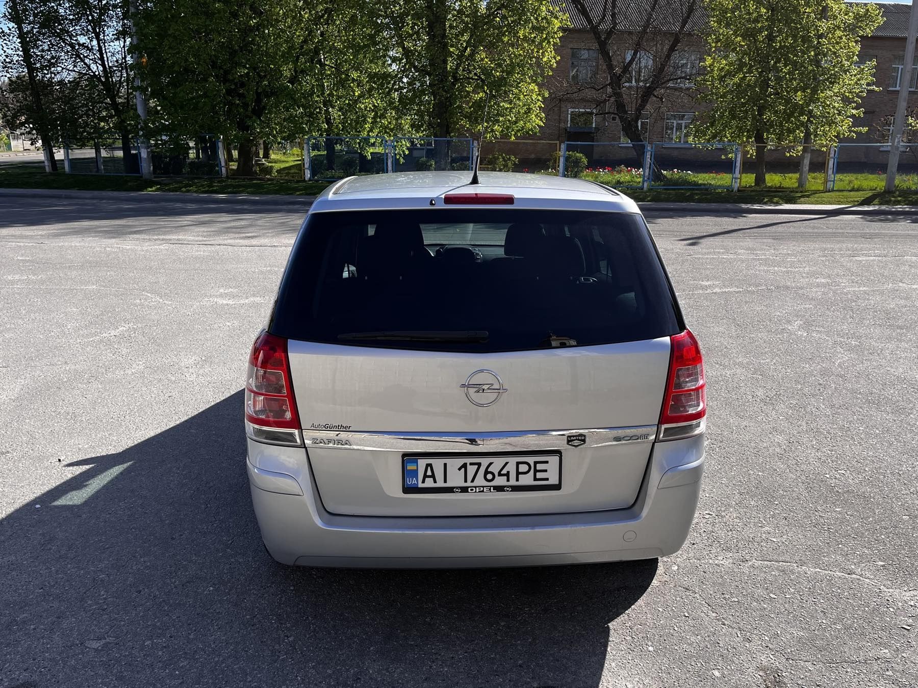 Опель зефіра б Opel zafira b