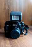 Aparat lustrzanka Zenit.