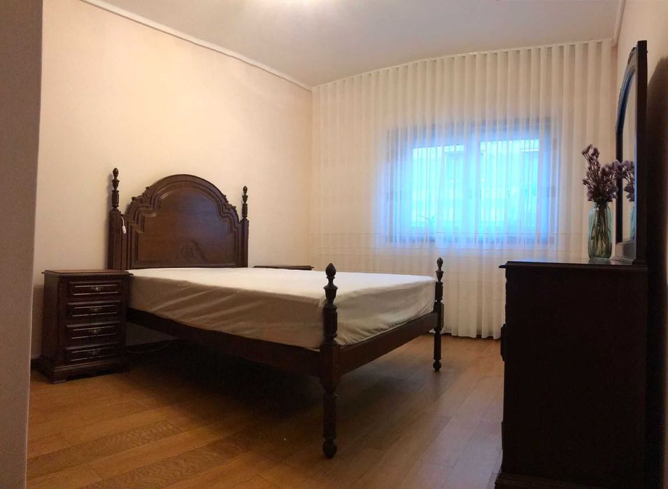 Arrendamento de quarto c/varanda na Rua do Almirante Cândido dos Reis