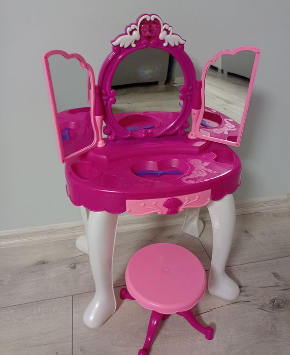 Toaletka z akcesoriami dla dziecka