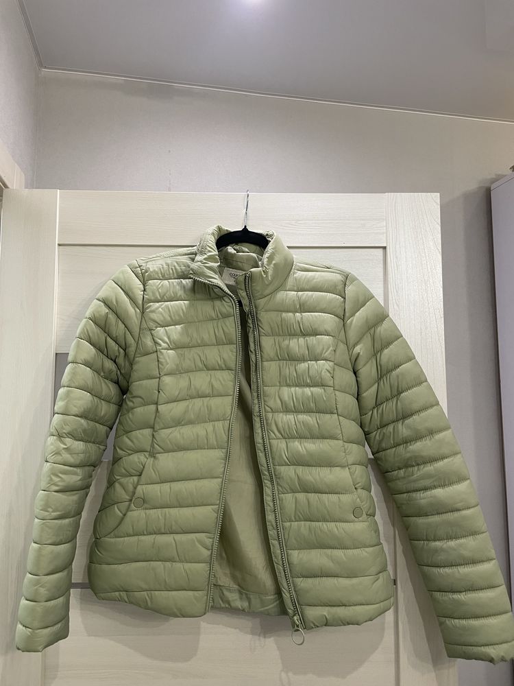 Продам куртку осенне-весеннюю Colin’s
