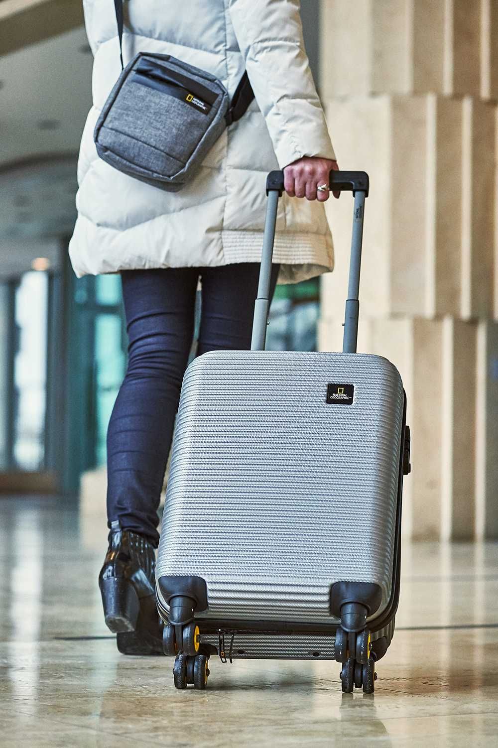 Walizka National Geographic mała (S), srebrna z drobnymi wadami NOWA