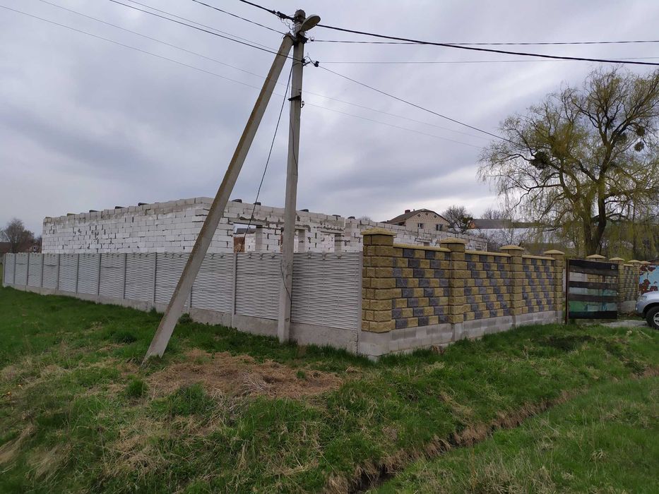 Недобудоване комерційне приміщення в с.Городище