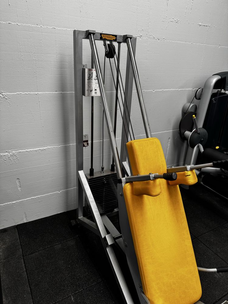 Hack Squat profissional Technogym