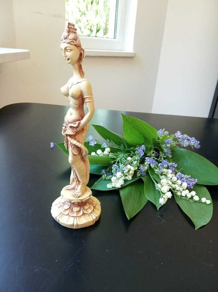 figurka bogini kobieta z kobrą
