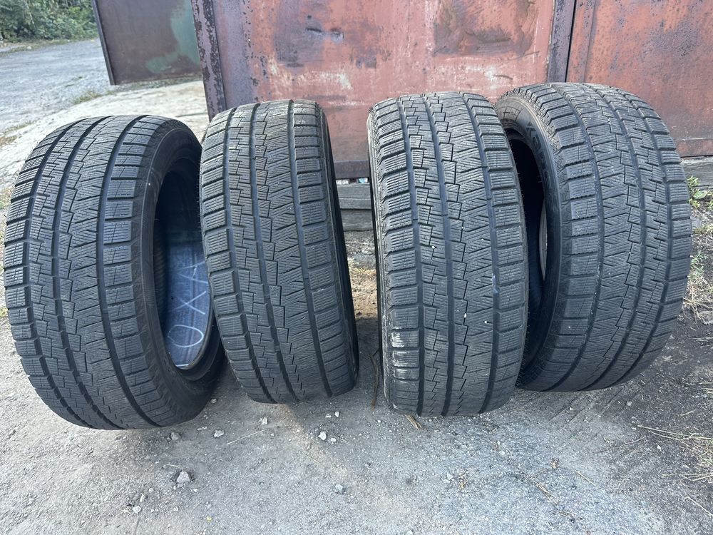 Продам зимнюю Резину 235/50 R17 состояние новой