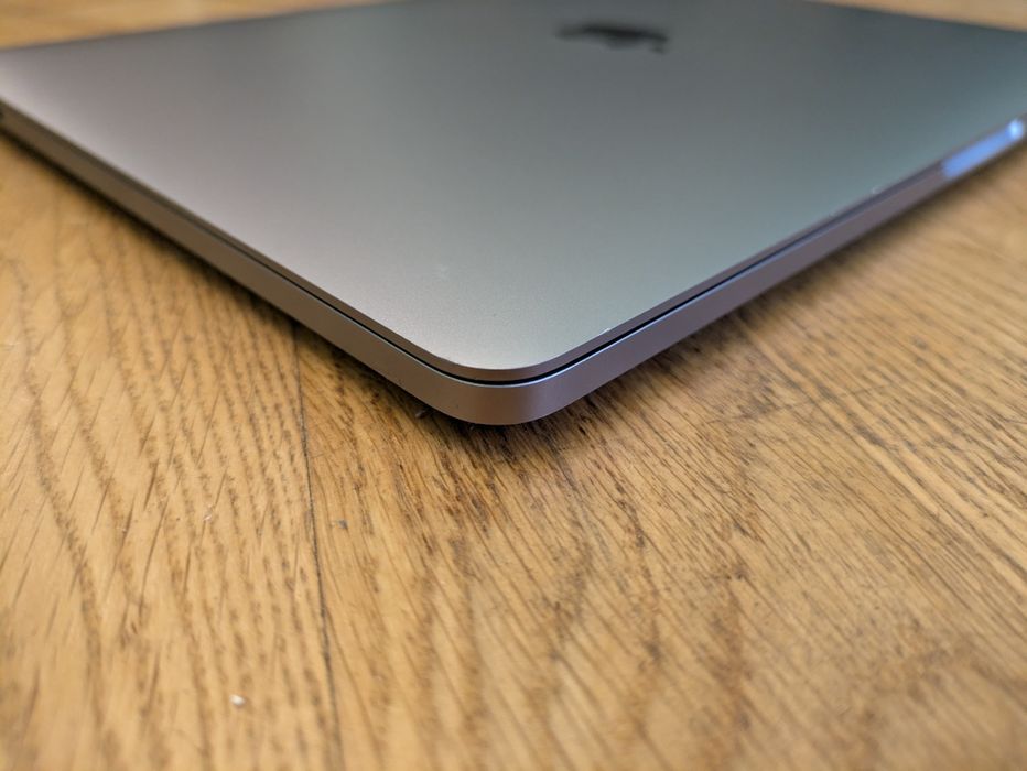 MacBook Pro, 2019/2020, 13", і7,  8/256 ГБ.