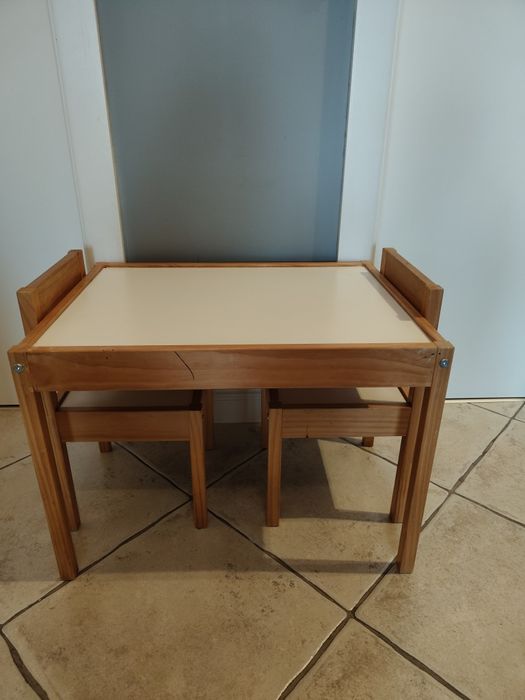 Stolik dziecięcy i 2 krzesła IKEA