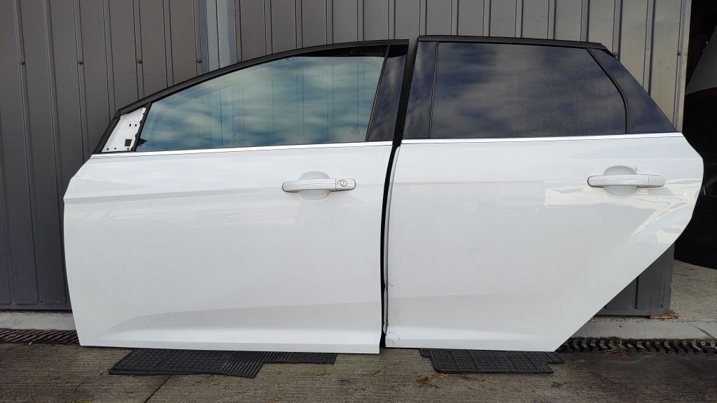 Ford Focus MK3 kombi drzwi białe 5B