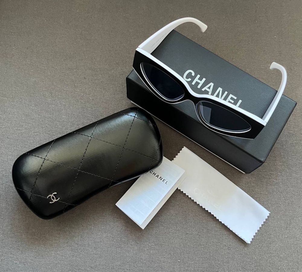 Okulary Chanel.