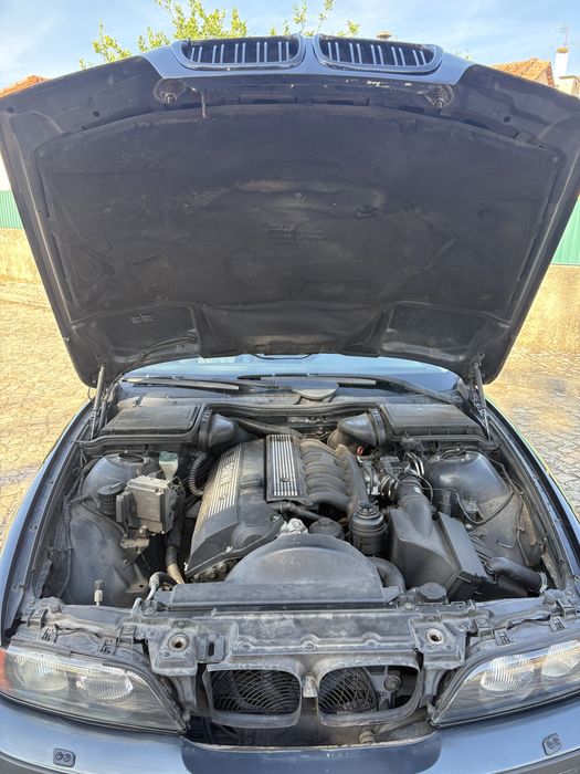 BMW Série 5 E39 528i