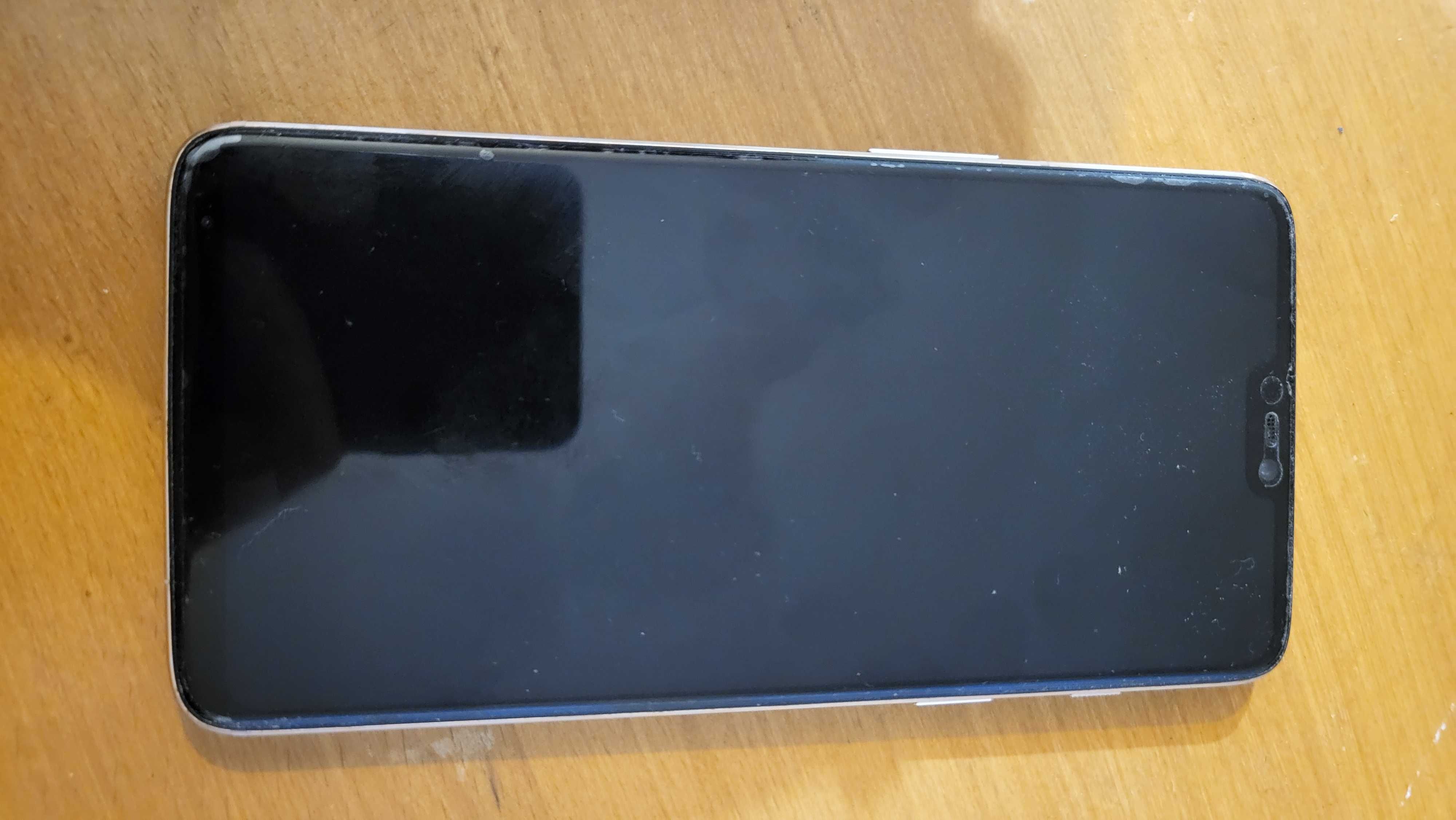 OnePlus 6 A6000 w kolorze białym, 8GB RAM, 128GB.
