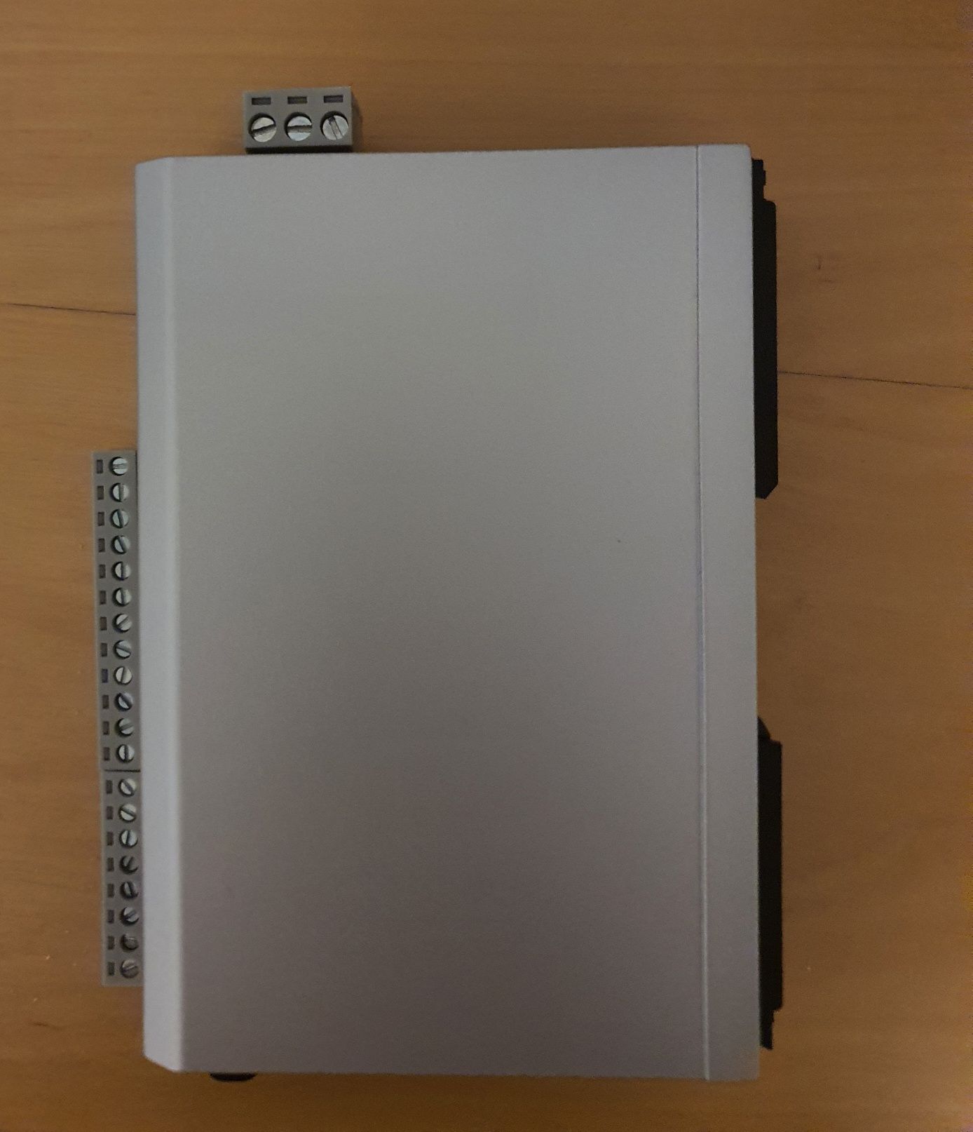 Moxa IoLogic 1242 moduł wejścia wyjścia ethernet