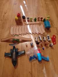 Tory drewniane + figurki BIng + samolot z wkrętarką