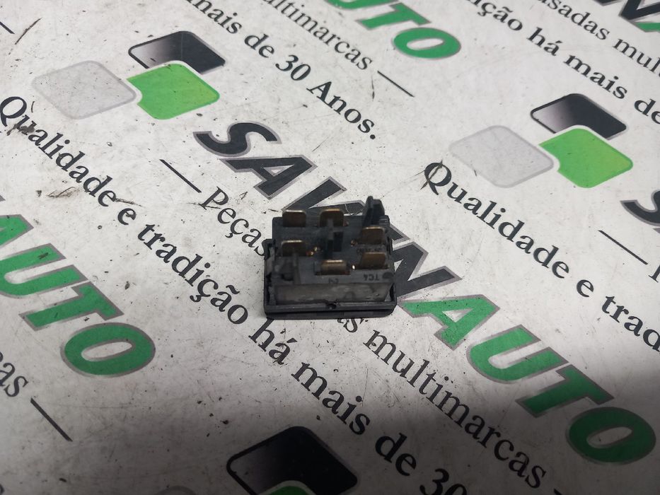 Comando / botão / interruptor vidros frente direito VOLKSWAGEN Polo (6