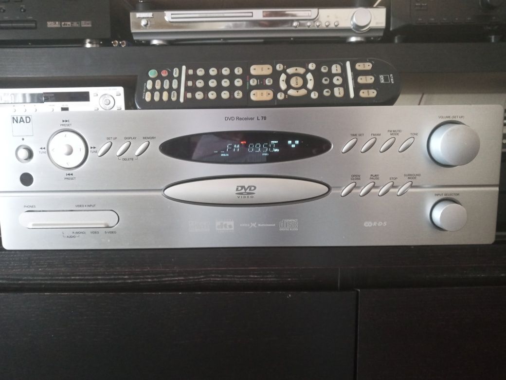 Amplificador/receiver NAD L70