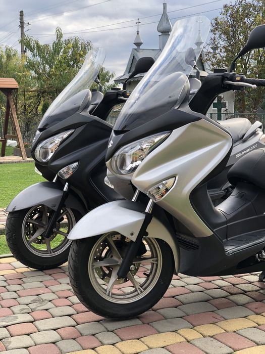 Скутер  Suzuki Burgman 2015 рік
