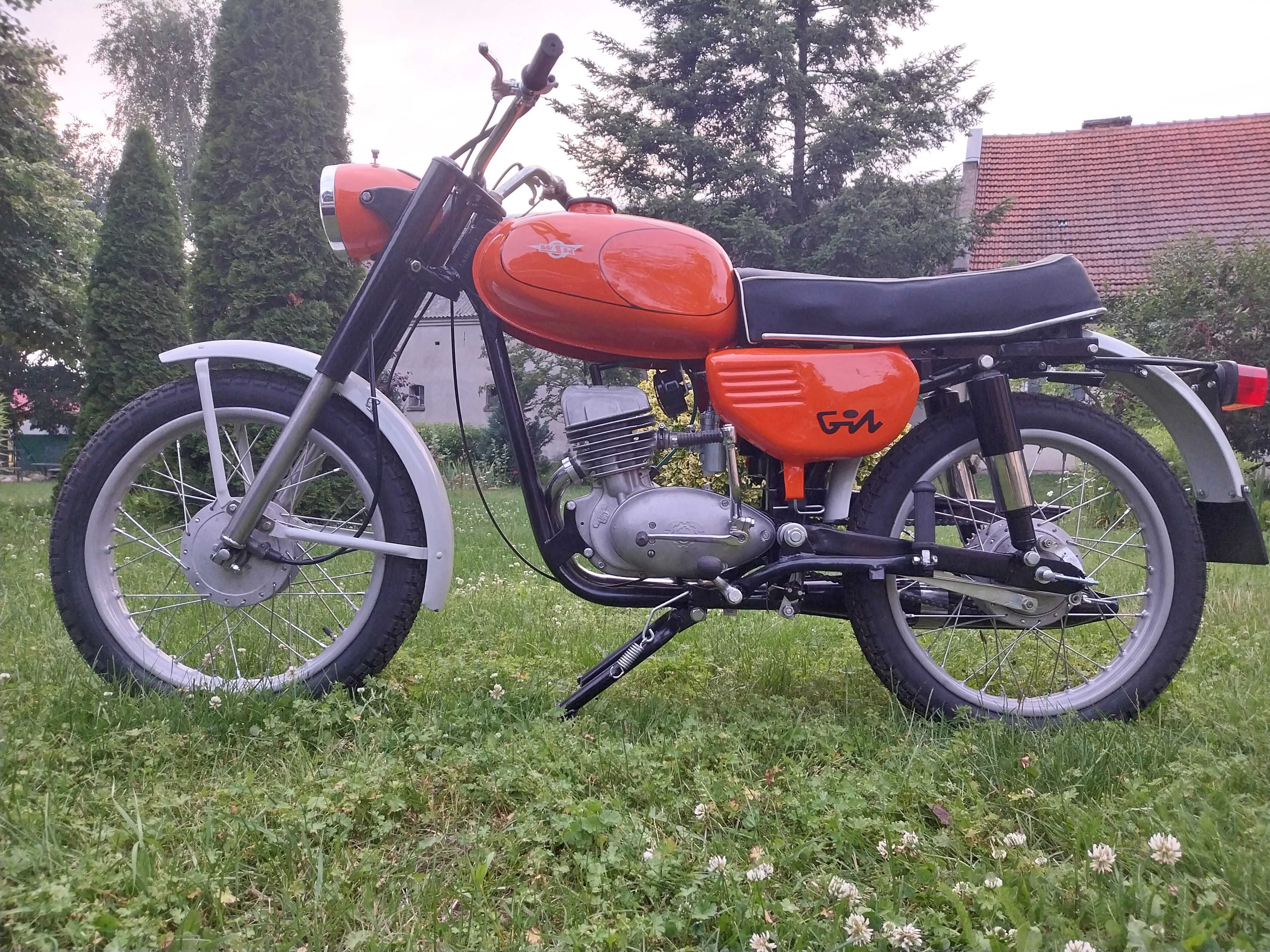 WSK 125 M06 B3 Gil, żółte tablice