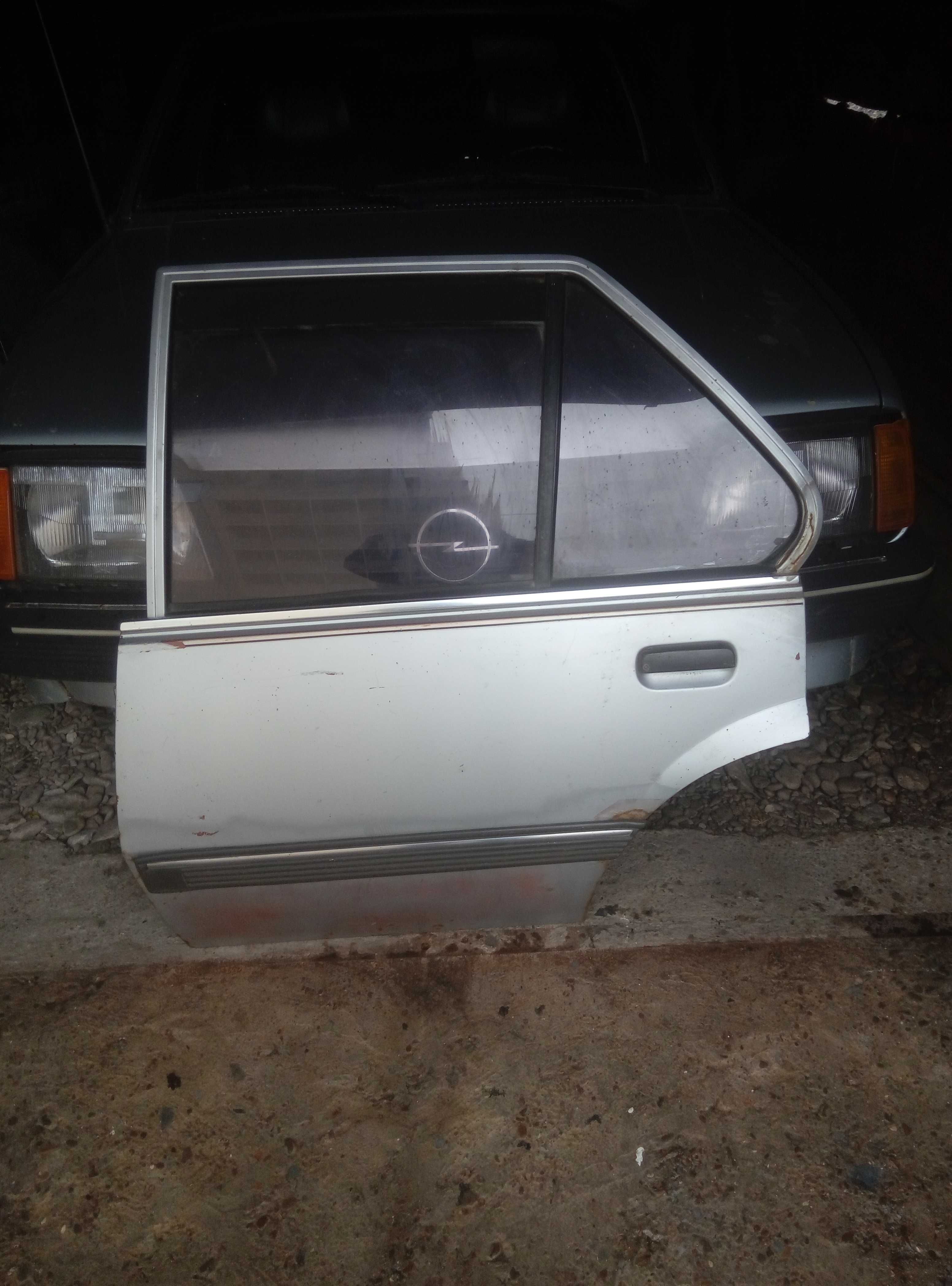 Салон OPEL Ascona 1.6 D ( Опель Аскона седан ) 1986 р.в. в т.ч. карти