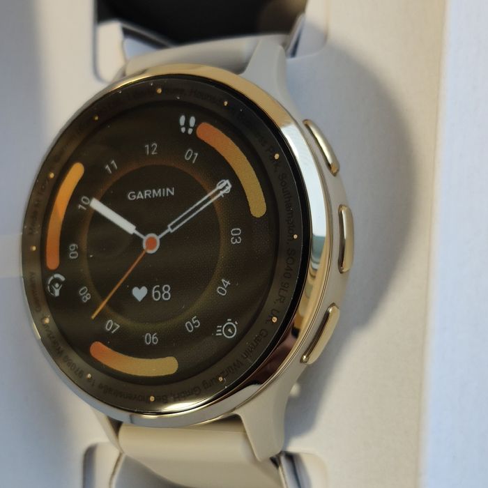 Garmin Venu 3S безель золотистого кольору, два ремінці 010-02785-55