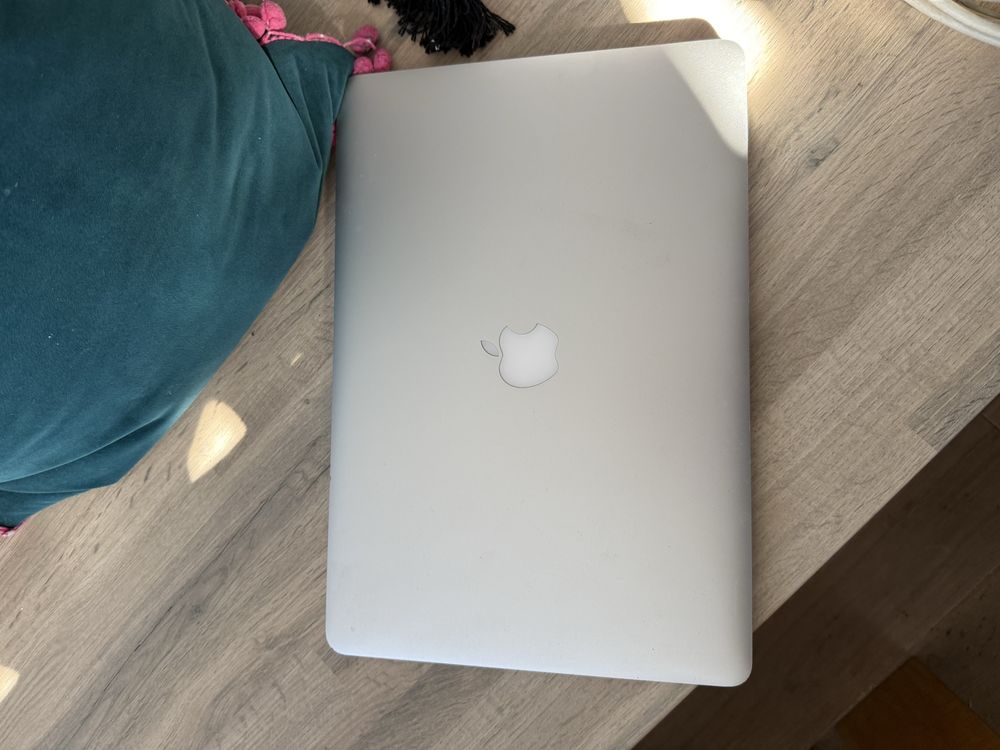 macbook pro 15” Retina mid 2014 i7 16gb 256gb