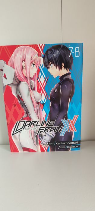 Vendo Volumes 7 e 8 do Manga Darling in the Franxx, Edição Inglesa, em