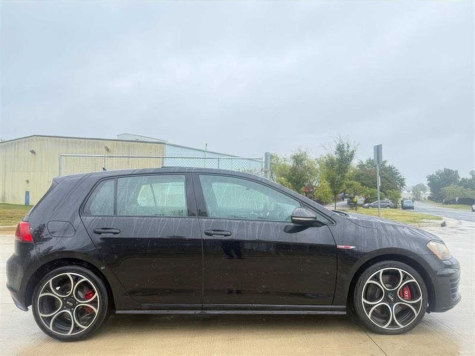 Volkswagen Golf GTI 2.0T SE 4-Door      2017